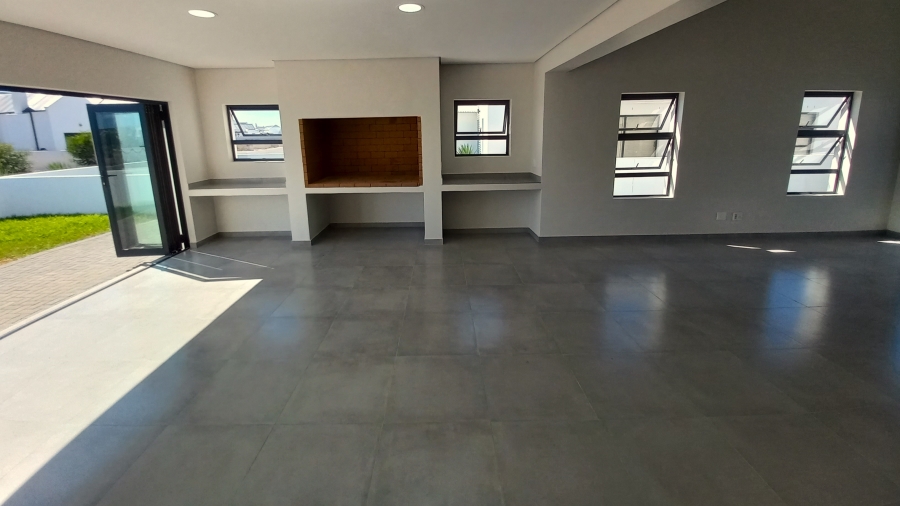 3 Bedroom Property for Sale in Brittania Beach Estate Western Cape
